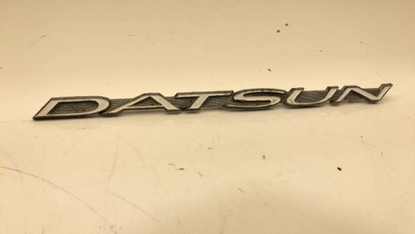 1971 Datsun 240Z Passenger Right Fender Emblem Oem Badge — photo 1