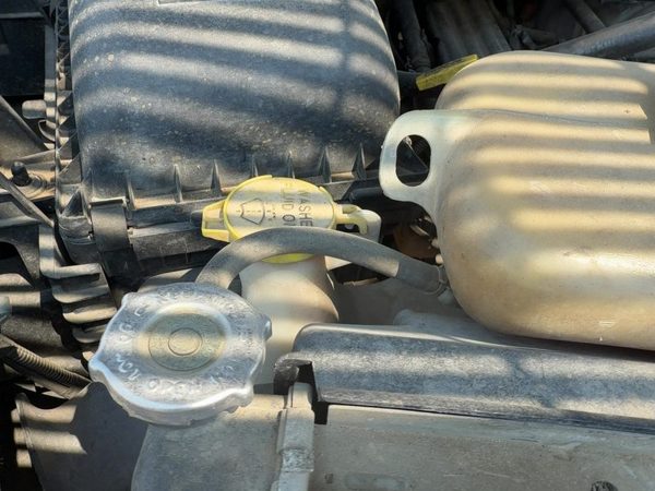 00-02 Dodge Ram 1500 Windshield Washer Fluid Reservoir With Pump Oem Wiper Tank — photo 5