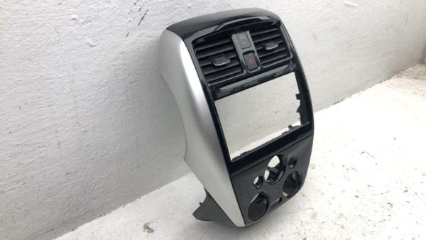 2014-2016 Nissan Versa Note Trim Bezel Around Radio Surround Dash Panel Oem — photo 3
