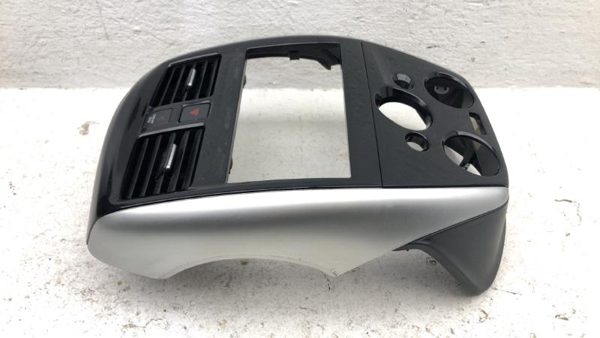 2014-2016 Nissan Versa Note Trim Bezel Around Radio Surround Dash Panel Oem — photo 9