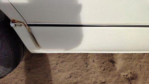 97-03 Regal Passenger Right Rear Lower Moulding From Door Back Trim White 16U — photo 2