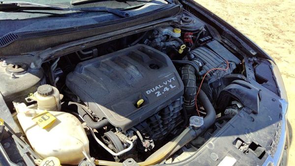 2014 Dodge Avenger — vehicle photo 2