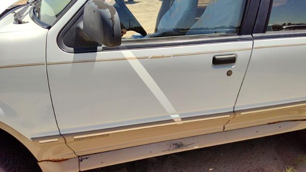 1993 Ford Explorer Front Door LH White — photo 6