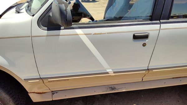 1993 Ford Explorer Front Door LH White — photo 5