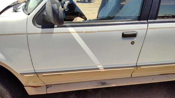 1993 Ford Explorer Front Door LH White — photo 4