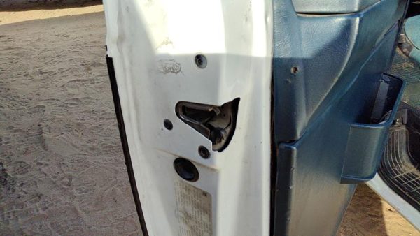 1985-1994 Gmc Safari Driver Left Front Door Latch With Rods/Cables Oem — photo 3