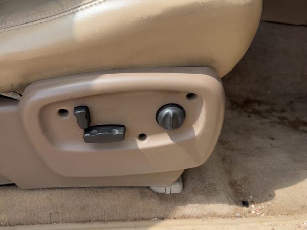 04-07 Rainier Passenger Right Side Power Seat Switch With Trim Panel Oem Tan 332 — photo 1