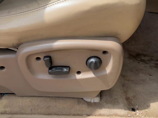 04-07 Rainier Passenger Right Side Power Seat Switch With Trim Panel Oem Tan 332 — photo 2