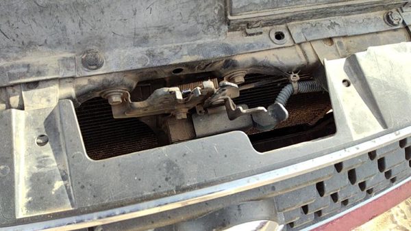 2002-2006 Nissan Altima Hood Latch Assembly With Bracket Oem 62500Zb600 — photo 1
