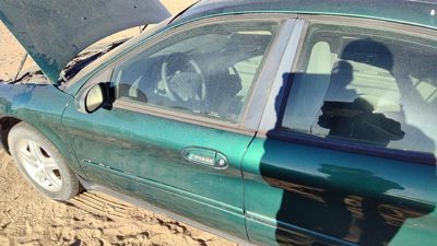 2000 Ford Taurus Front Door LH Su Tropic Green