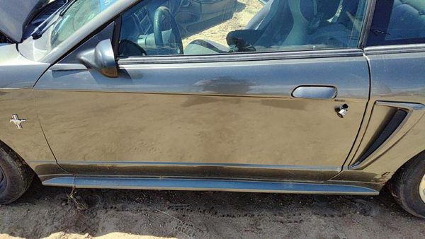 2003 Ford Mustang Front Door LH Shadow Gray Cx — photo 3