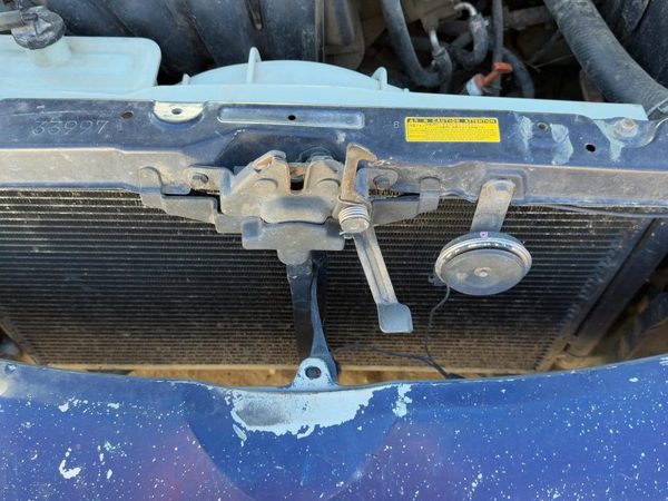 2003-2008 Toyota Matrix Xr Hood Latch Assembly With Bracket Oem 5320102110 — photo 4
