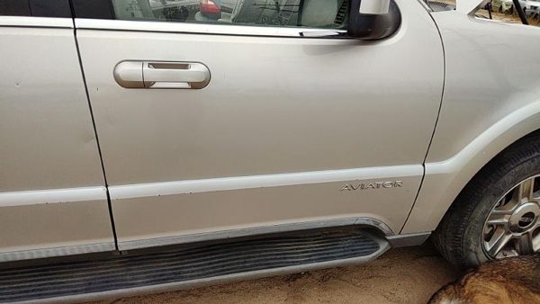2003 Lincoln Aviator Front Door RH Silver Jp — photo 1