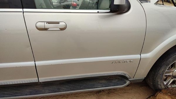 2003 Lincoln Aviator Front Door RH Silver Jp — photo 2