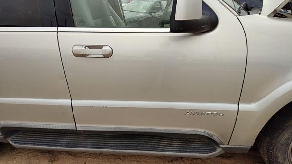 2003 Lincoln Aviator Front Door RH Silver Jp — photo 4