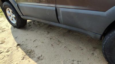 2005-2006 Mazda Tribute Driver Left Lower Rocker Panel Moulding Side Skirt Oem