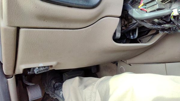 2004-2005 Ford Explorer Lower Dash Under Column Knee Bolster Trim Panel Tan Gp — photo 3