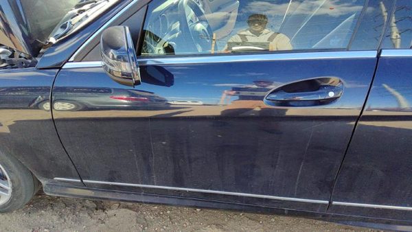 2013 Mercedes C-class Front Door LH Lunar Blue 890 — photo 3