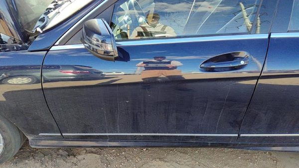 2013 Mercedes C-class Front Door LH Lunar Blue 890 — photo 2