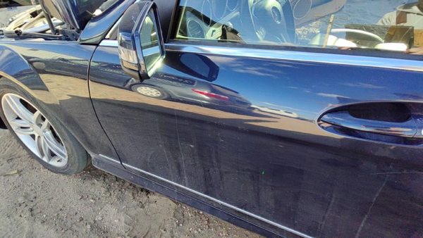 2013 Mercedes C-class Front Door LH Lunar Blue 890 — photo 5