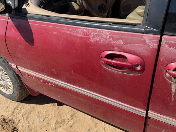1996 Chrysler Town and Country Front Door LH Candy Apple Red PH2 — photo 2