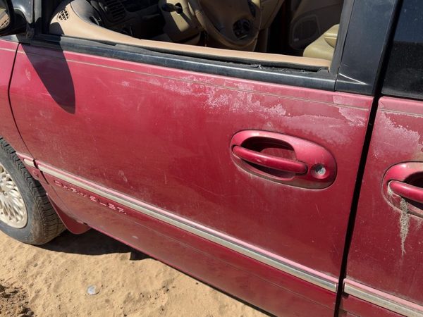 1996 Chrysler Town and Country Front Door LH Candy Apple Red PH2 — photo 1