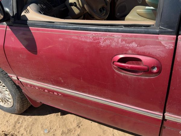 1996 Chrysler Town and Country Front Door LH Candy Apple Red PH2 — photo 3