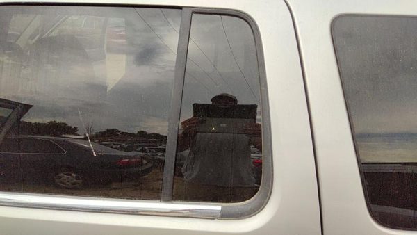 2003-05 Lincoln Aviator Driver Left Rear Vent Window Back Door Glass With Frame — photo 4