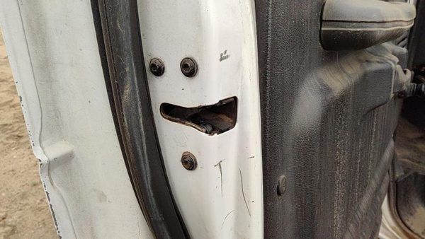 1992-1996 Ford Van E250 Driver Left Front Door Latch With Rods/Cables Oem — photo 2