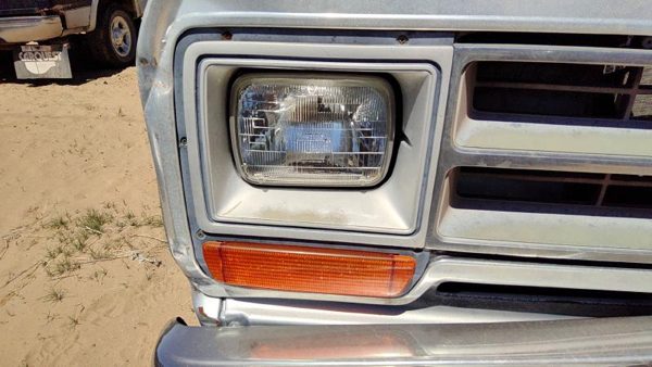 86-90 Dodge Ram W150 Passenger Right Head Light With Trim Turn Signal Oem Bezel — photo 3