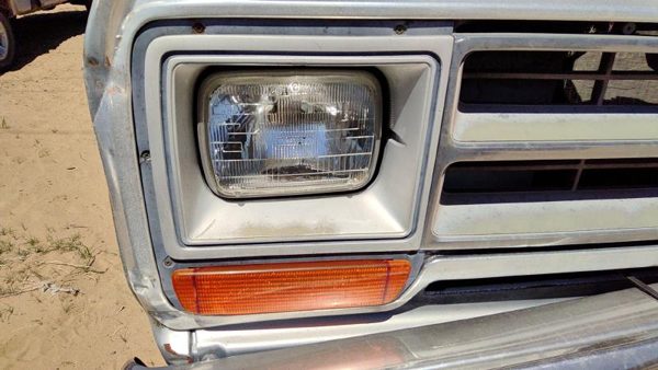 86-90 Dodge Ram W150 Passenger Right Head Light With Trim Turn Signal Oem Bezel — photo 5