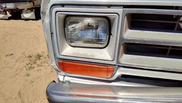 86-90 Dodge Ram W150 Passenger Right Head Light With Trim Turn Signal Oem Bezel — photo 2