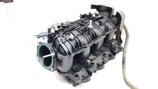 10-14 Chevy Tahoe Intake Manifold with Bolts Hardware OEM 5.3L 12638038 — photo 4