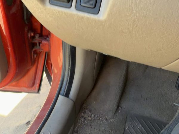 2001-2007 Ford Escape Driver Left Lower Kick Trim Panel Oem Tan Ah — photo 2