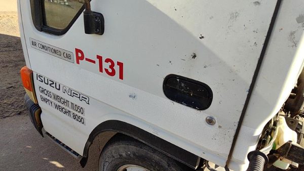 1996 Isuzu Npr Front Door LH White — photo 1