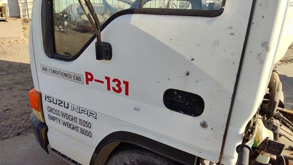 1996 Isuzu Npr Front Door LH White — photo 2