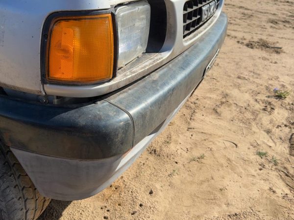 1988-1992 Isuzu Pup Front Bumper With Brackets Assembly Oem Silver 8971283780 — photo 2