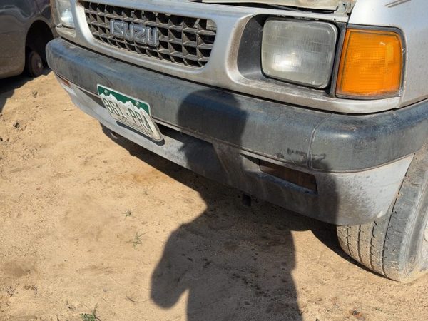 1988-1992 Isuzu Pup Front Bumper With Brackets Assembly Oem Silver 8971283780 — photo 4
