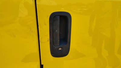 2002 Chevy Express 3500 Outside Door Handle RH Van 2500 Yellow