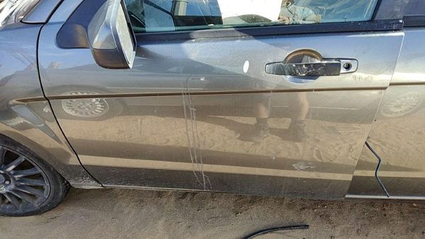2010 Ford Focus Front Door LH Gray Uj — photo 1