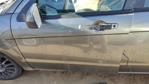 2010 Ford Focus Front Door LH Gray Uj — photo 2