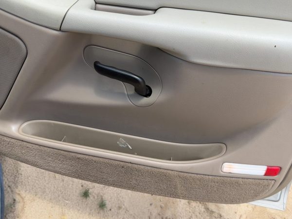 01-02 Chevy Suburban Passenger Right Front Door Trim Panel With Switches Tan 52I — photo 2