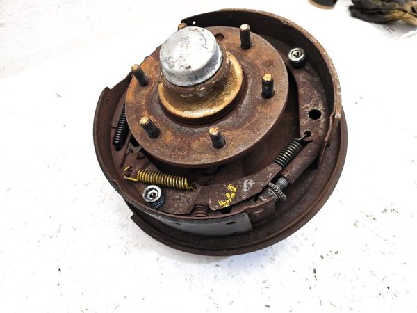 1971 Chevy Van G20 Passenger Right Front Spindle Steering Knuckle With Wheel Hub — photo 2