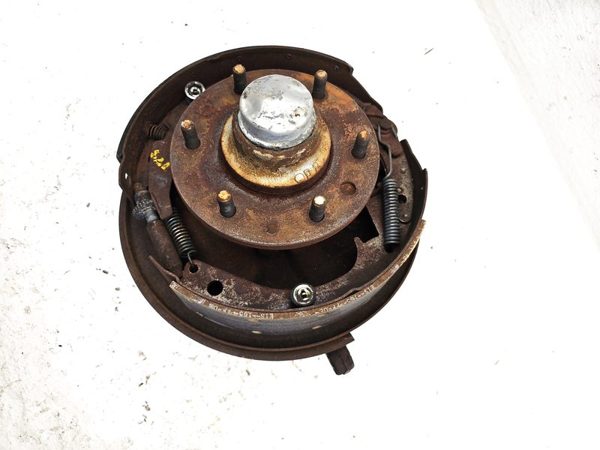 1971 Chevy Van G20 Passenger Right Front Spindle Steering Knuckle With Wheel Hub — photo 4