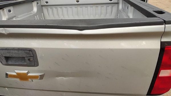 2015 Chevy Silverado 1500 Trunk/decklid/hatch/tailgate Gan Silver Work Big Dents — photo 5