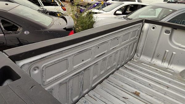 2015 Chevy Silverado 1500 Trunk/decklid/hatch/tailgate Gan Silver Work Big Dents — photo 8