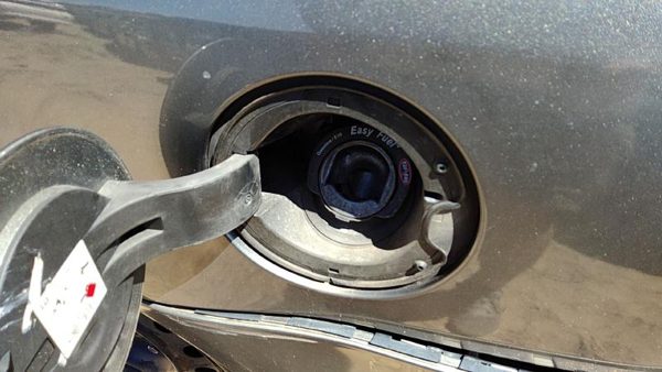2010-2012 Ford Fusion Fuel Filler Neck Assembly With Gas Cap Oem Ae5Z9034Y — photo 1