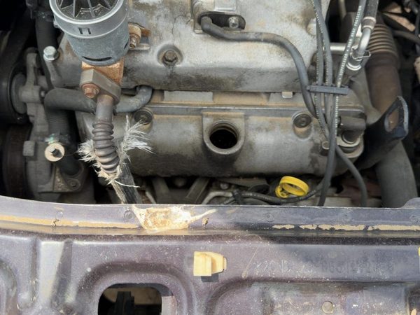 2005-2009 Chevy Equinox Front Valve Cover Oem 3.4L 12578137 — photo 1