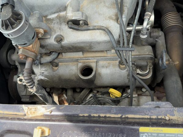2005-2009 Chevy Equinox Front Valve Cover Oem 3.4L 12578137 — photo 2