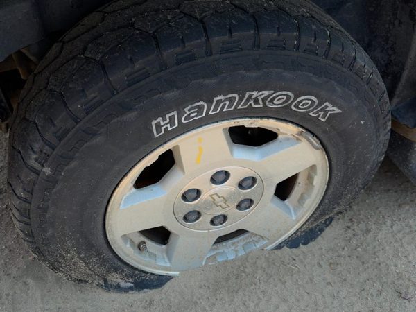 2004-2006 Chevy Suburban 1500 17" Wheel Oem Factory Rim P25 #1 09594489 — photo 1